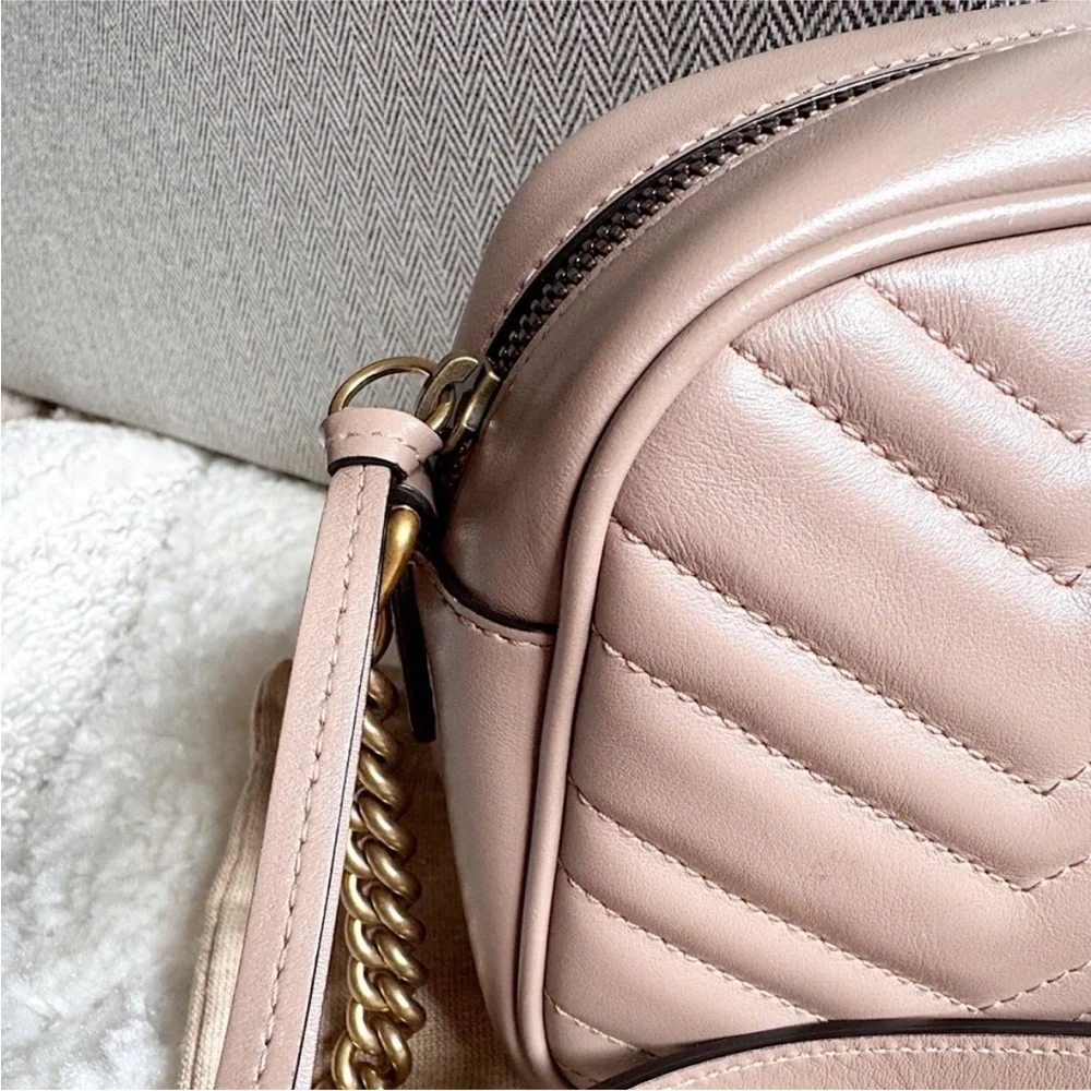 GUCCI MATELASSE LEATHER MARMONT GG CAMERA ZIP CROSSBODY BAG BEIGE PINK - Picture 4 of 16